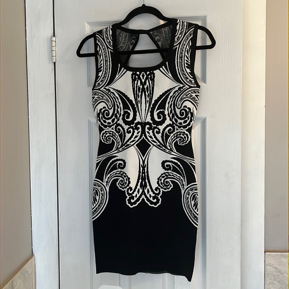 GUESS Sleeveless Ornate Paisley Sweater Dress NEW - Picture 3 of 7